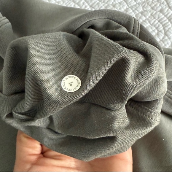 Lululemon Ease of it All V-Neck Jumpsuit
Grey Sage size 4 - Picture 15 of 16